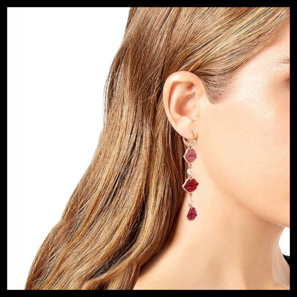 Betsey Johnson Mismatched Glitter Lips Earrings - Picture 9 of 10